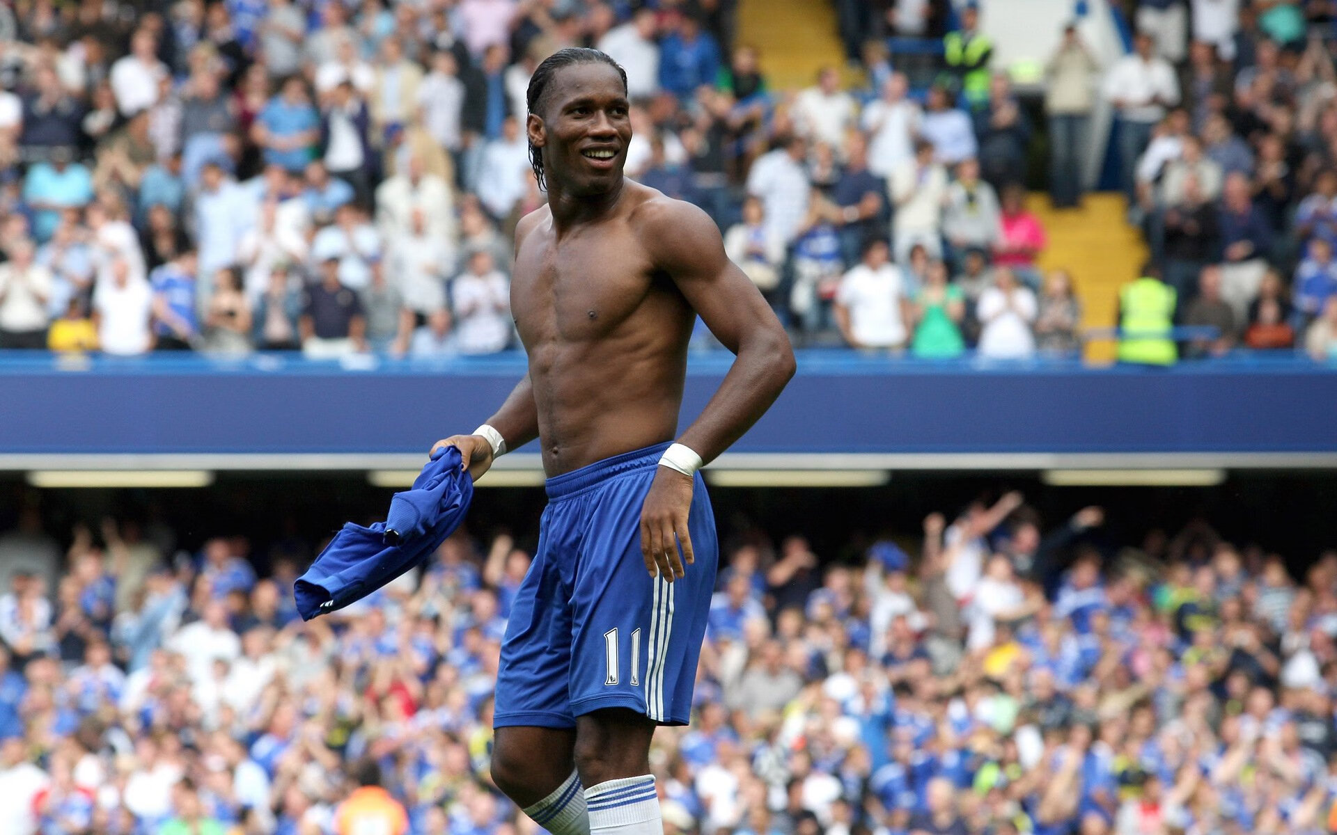 沃尔夫斯堡围绕中场核心构建战术体系，沃尔夫斯堡队